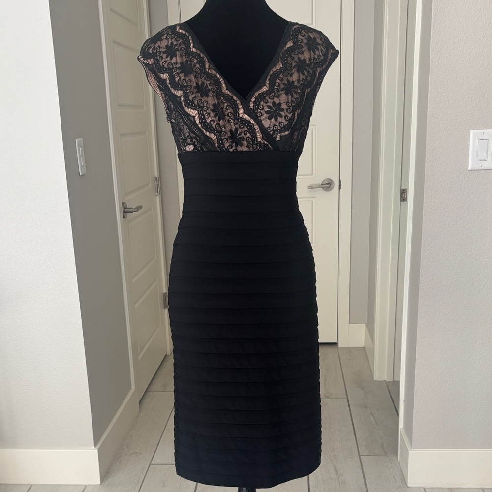Adrianna Papell Black Lace & Shutter Pleat Dress Size 4 - Picture 2 of 14